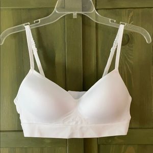 Never worn before white bra no underwire L